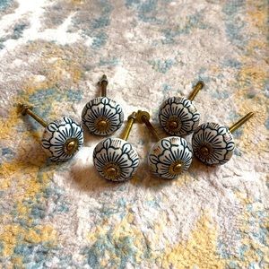 Dresser/Cabinet Knob Set of 6